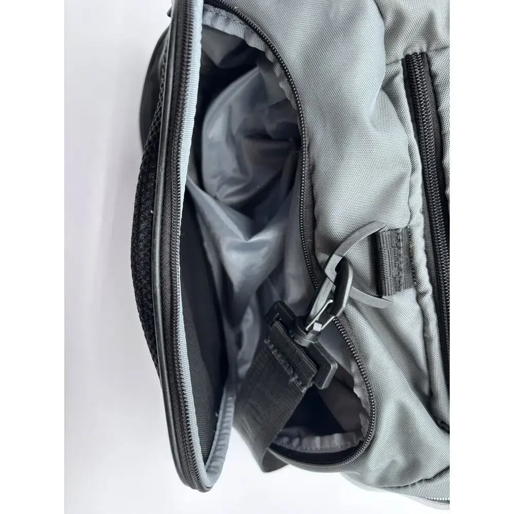 Under Armour Storm Duffel Bag Gym Workout Pockets Shoulder Carry Gray Black